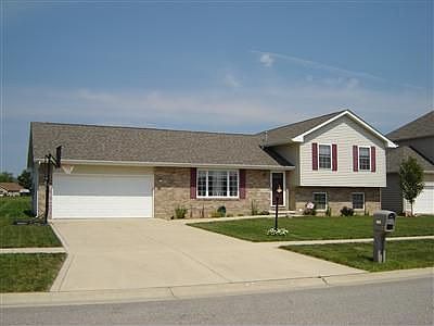 Beautiful spacious tri-level in a great subdivision.