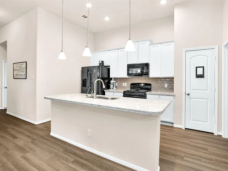 18806 Legend Oaks Dr — Photo 9