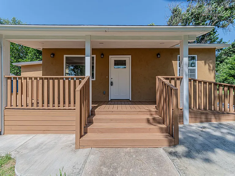 829 Broadway Ave — Photo 34