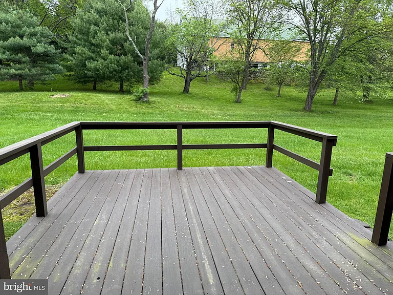204 Village Rd — Photo 2