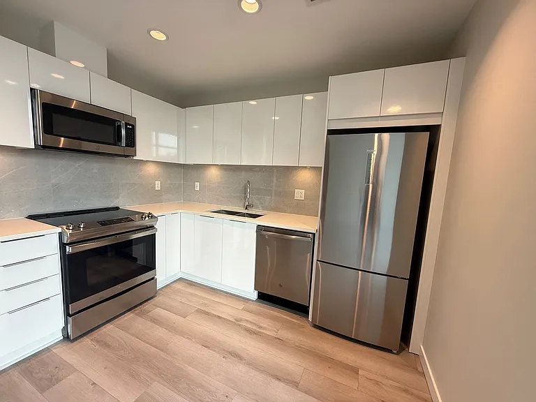 1182 Westwood St — Photo 90