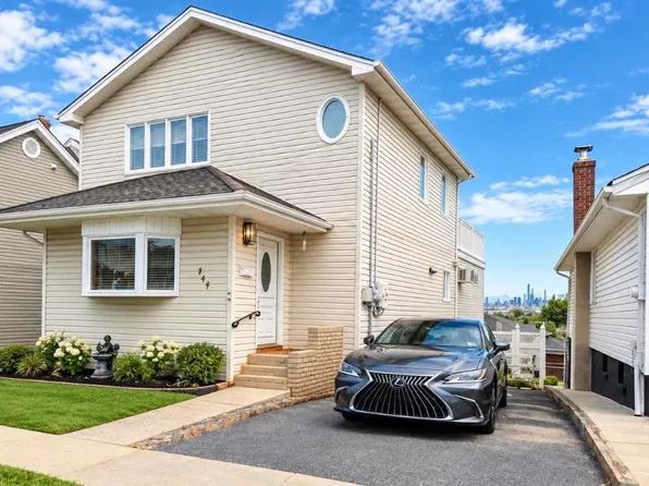 744 3rd St, Lyndhurst, NJ 07071