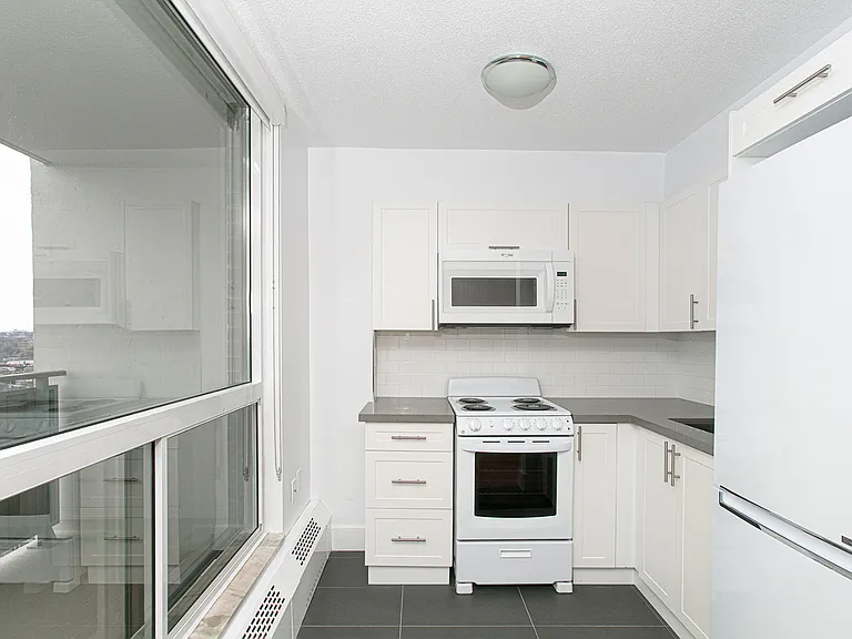 666 Spadina Ave — Photo 10