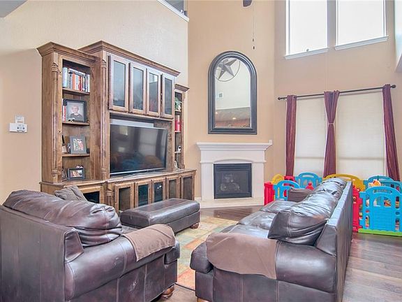 5th image of 12620 Clarksburg Trl