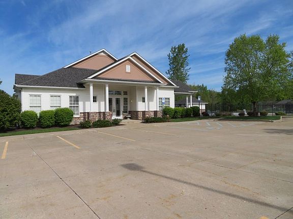 3rd image of 1902 Scarborough Dr
