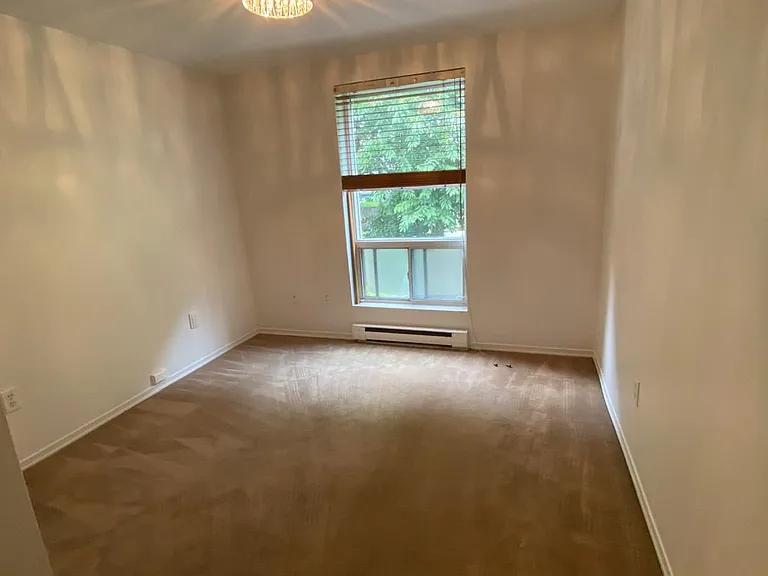 177 Logan Ave #UPPER — Photo 4