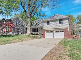 2800 W 50th Ter, Westwood, KS 66205
