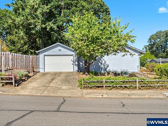 3rd image of 300 Adelaide Dr