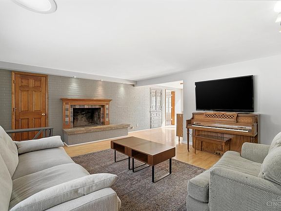 5th image of 2057 W Loveland Ave