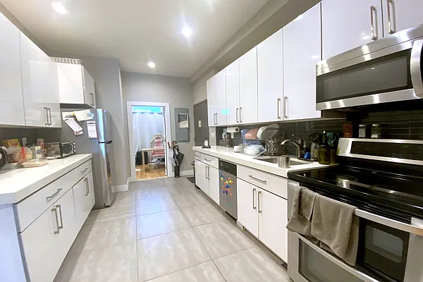Rented by Douglas Elliman | media 19
