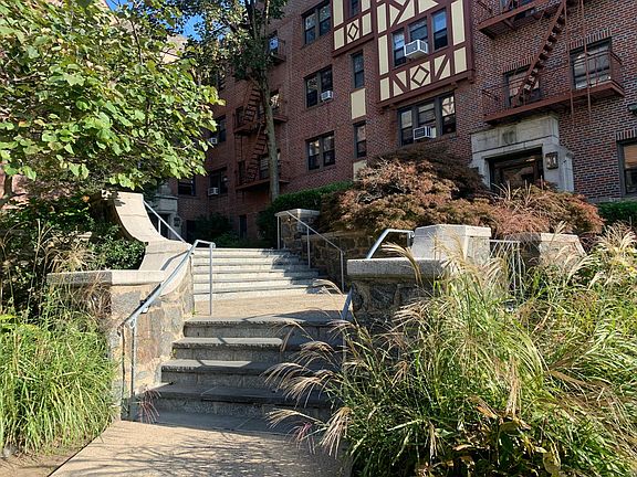 3rd image of 604 Tompkins Ave APT E4