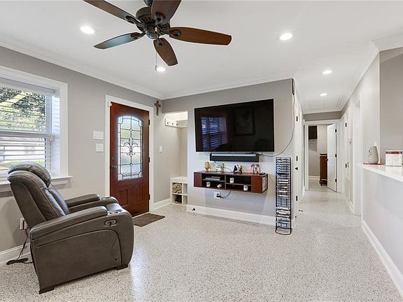 3rd image of 633 Wiegand Dr