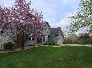 617 McFaddens Trl, Eagan, MN 55123