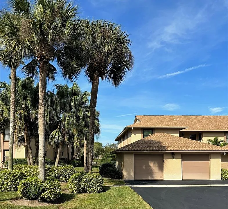 513 Lake Louise Cir #101
