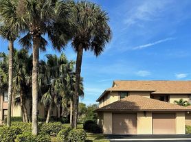 513 Lake Louise Cir, Naples, FL