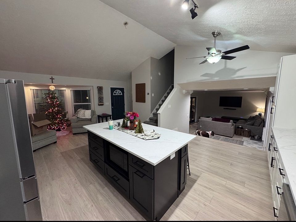 1st image of 673 S Pheasant View Dr