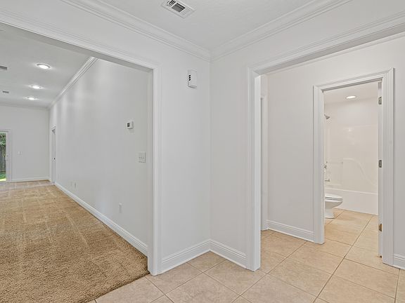 5th image of 113 E Ave