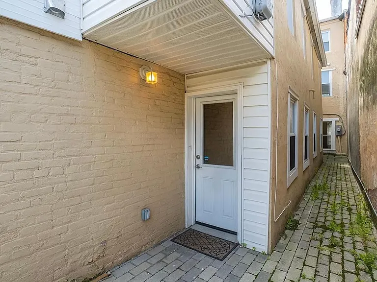 848 W Lombard St — Photo 17