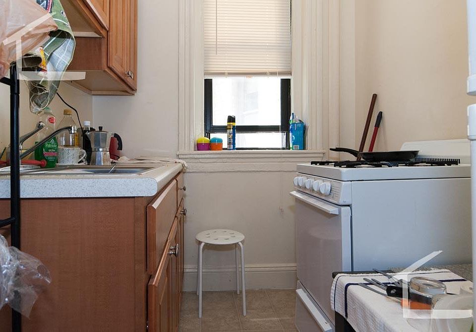 2nd image of 1444 Commonwealth Ave #Lm11