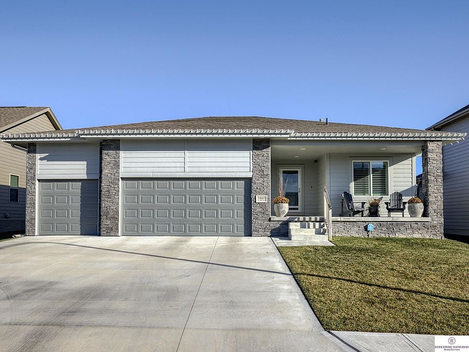 1st image of 7807 S 194th Ave