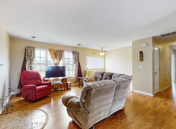 2nd image of 209 Raritan St
