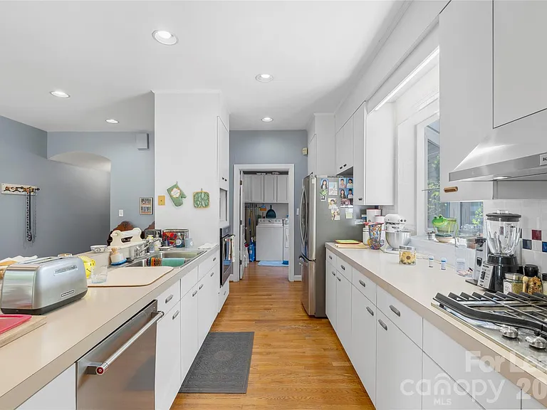 1610 Park Rd — Photo 8