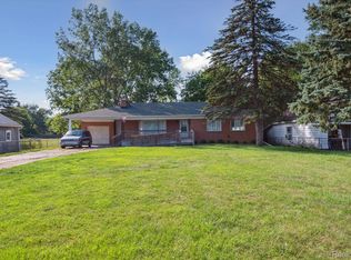 1046 Bacon St, Monroe, MI 48161