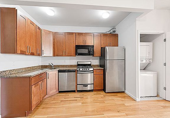 5th image of 172 E 108th St Floor 3