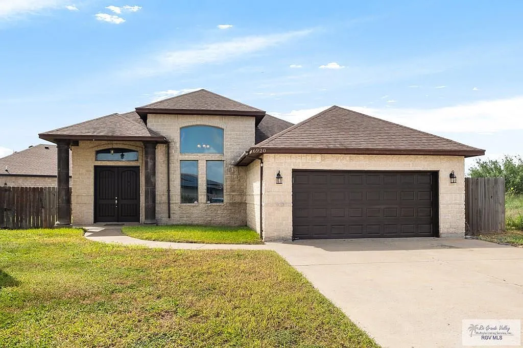 3 bed, 2.0 bath, 1844 sqft, $2,300 — Photo 1