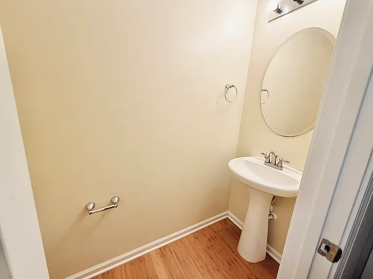 312 Ashmore Ln — Photo 22