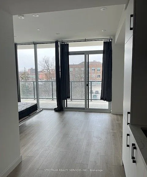 741 King St W #409 — Photo 9