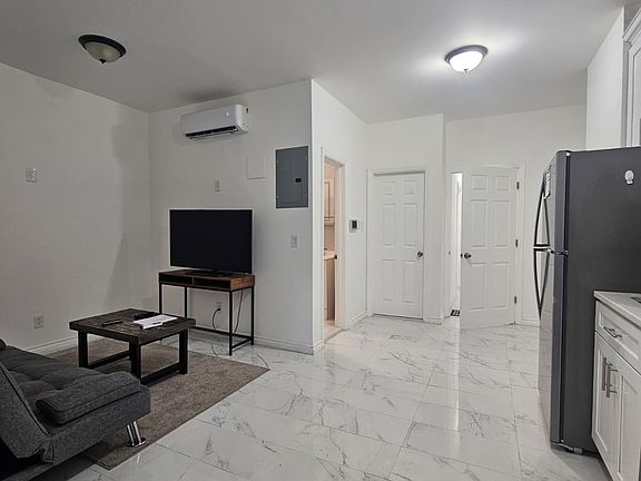 3rd image of 2350 31st Ave #1