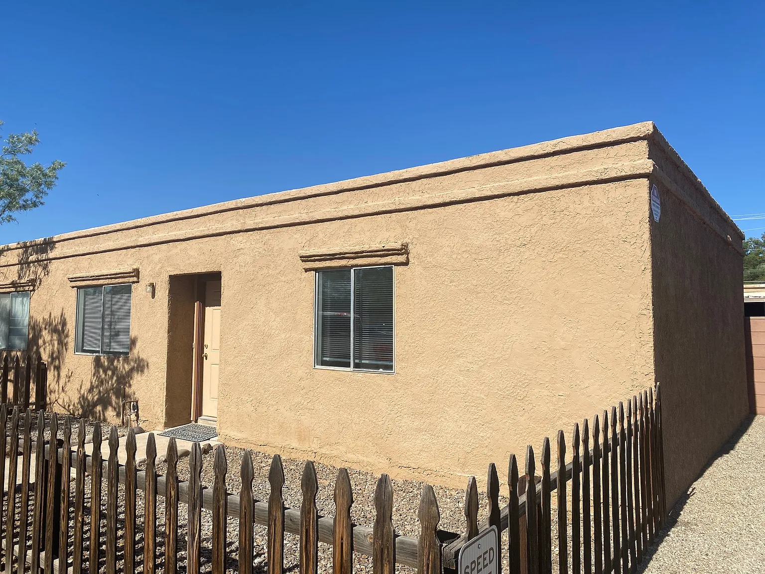 2 bed, 800 sqft, $1,000 — Photo 1