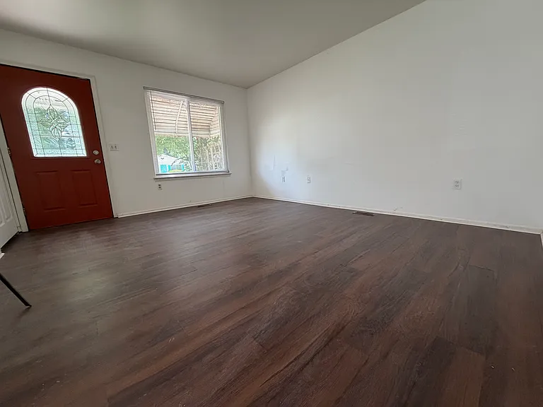 8307 Essex Ave — Photo 3