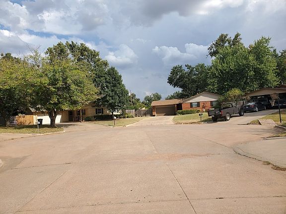5th image of 306 NW Parkwood Ln
