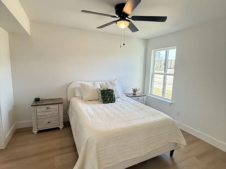 1120 W Cato Springs Rd — Photo 16