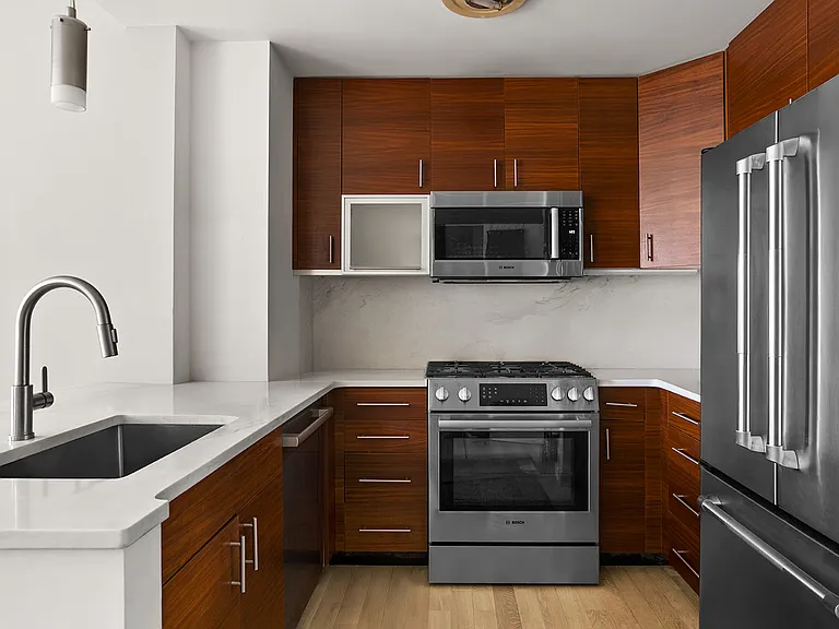 225 W 60th St #14A — Photo 3