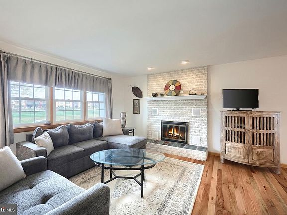 3rd image of 1766 Baltimore Rd