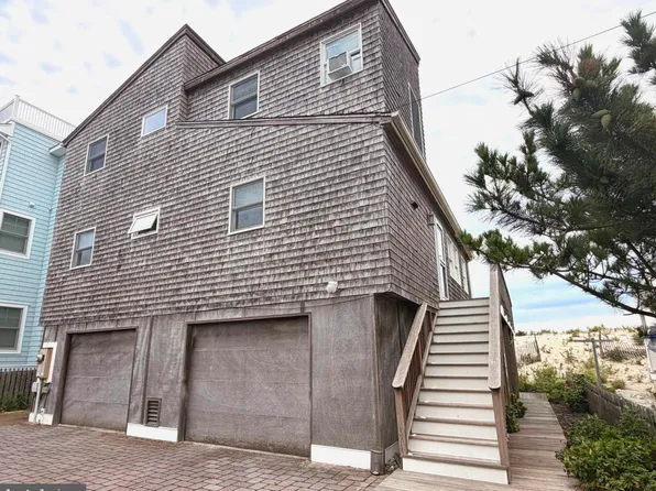 121 E Sailboat Ln, Brant Beach, NJ 08008