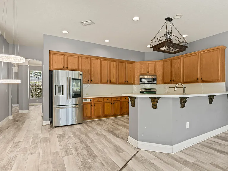 Kitchen with breakfast/informal dining area and bar area