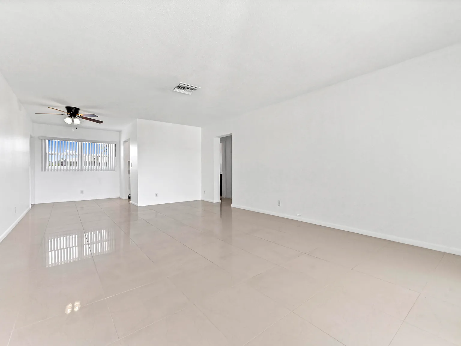 2 bed, 2.0 bath, 968 sqft, $2,600 — Photo 2