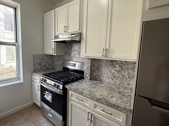 5th image of 1961 65th St #1