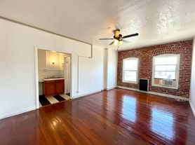 1516 N Hobart Blvd