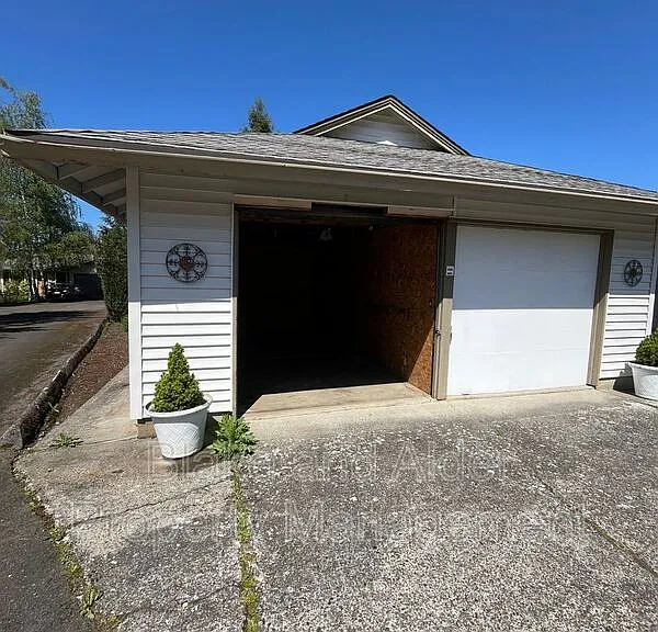 5531 SW Lombard Ave — Photo 19