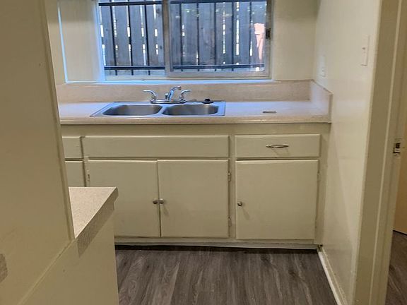 2nd image of 854 Glenway Dr #5