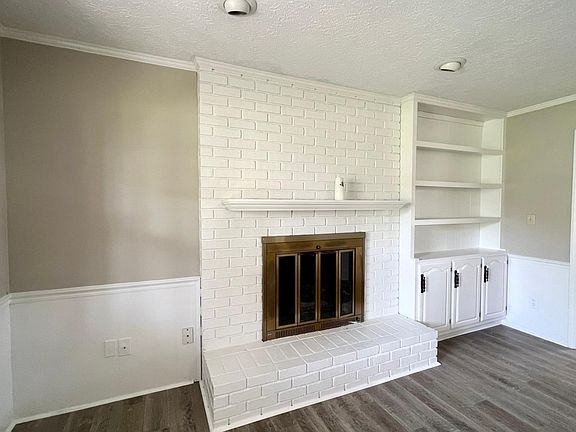 4th image of 1044 Lois Ln