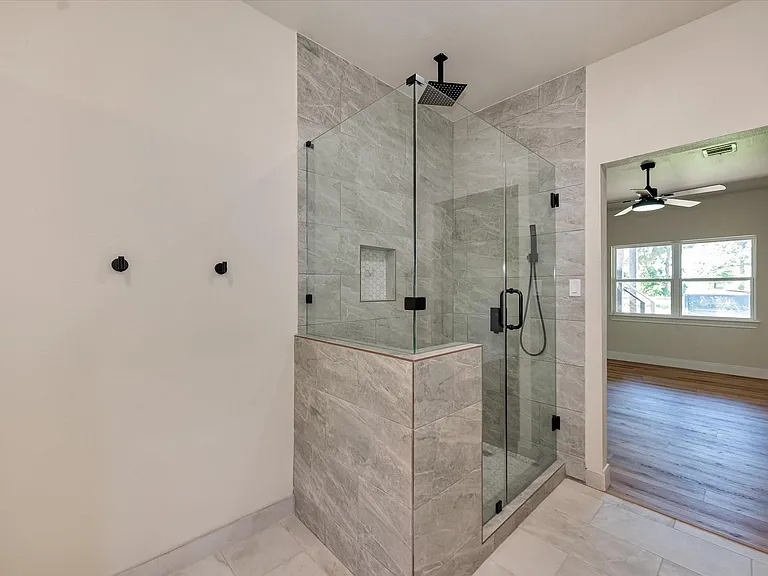 153 Bending Oaks Ln — Photo 18