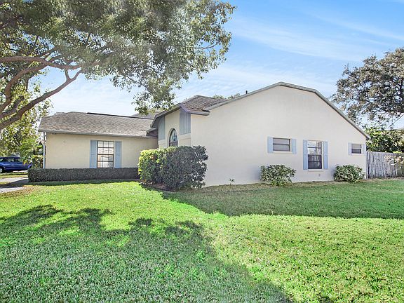 4th image of 2462 Meadow Cove Blvd