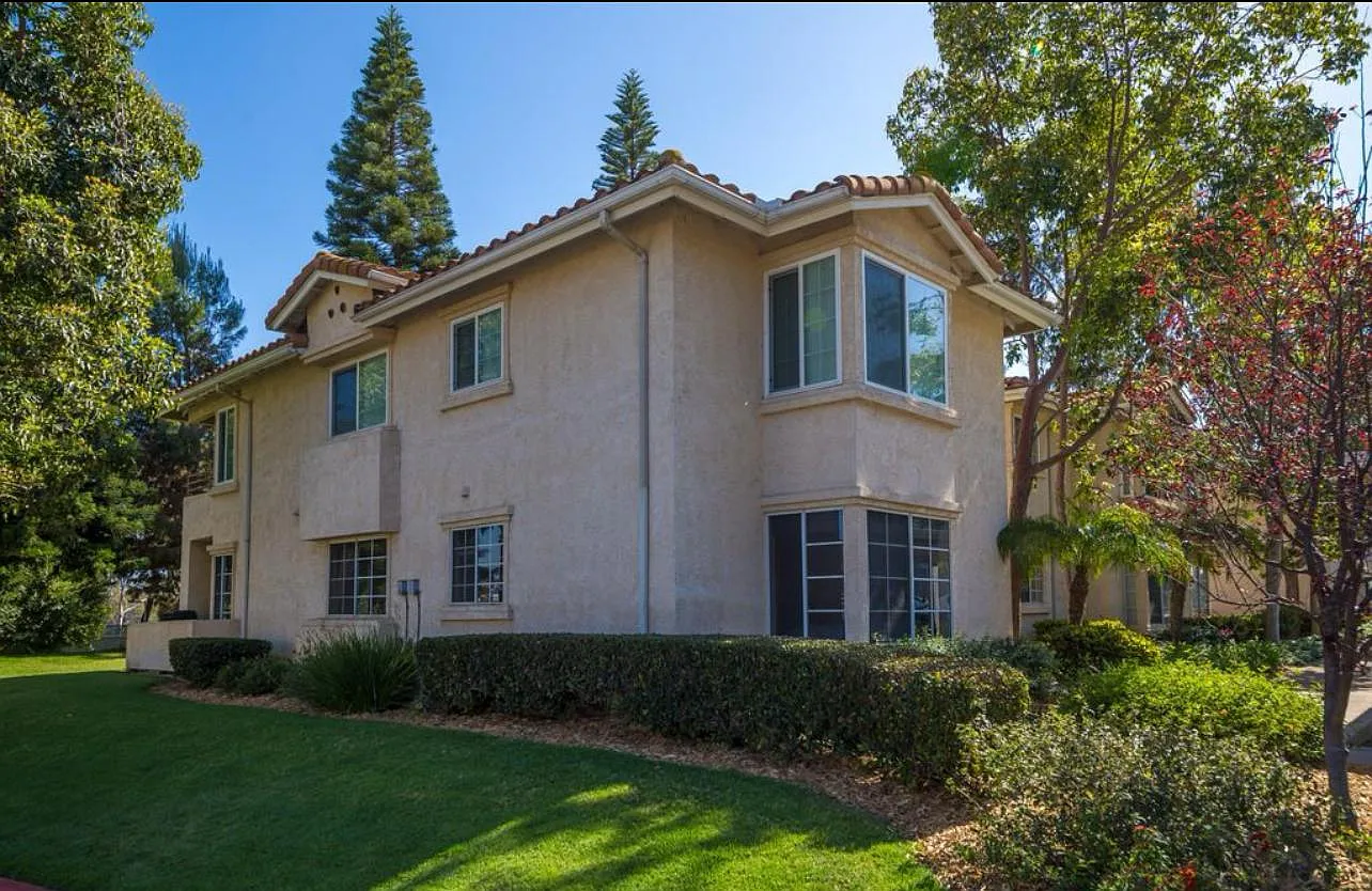4850 Bella Pacific Row — Photo 4
