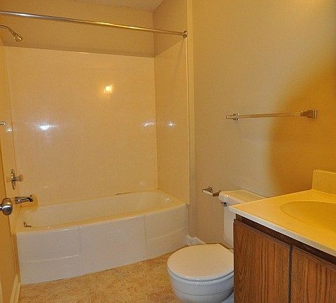 3rd image of 405 E Fairlawn Dr #0